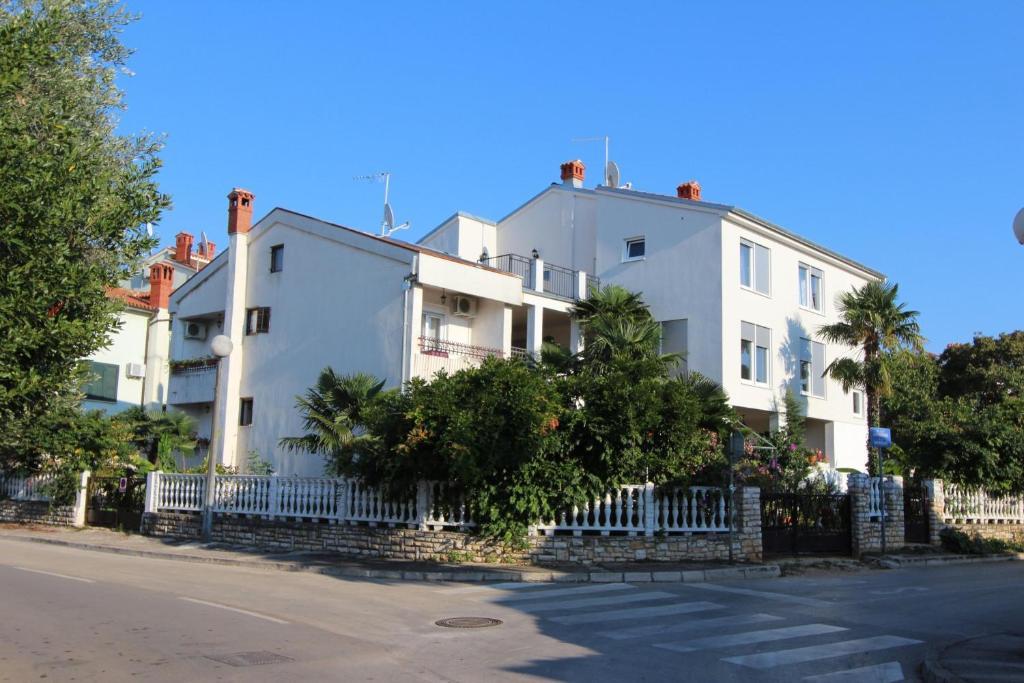 Rooms And Apartments Sally Rovinj Eksteriør bilde