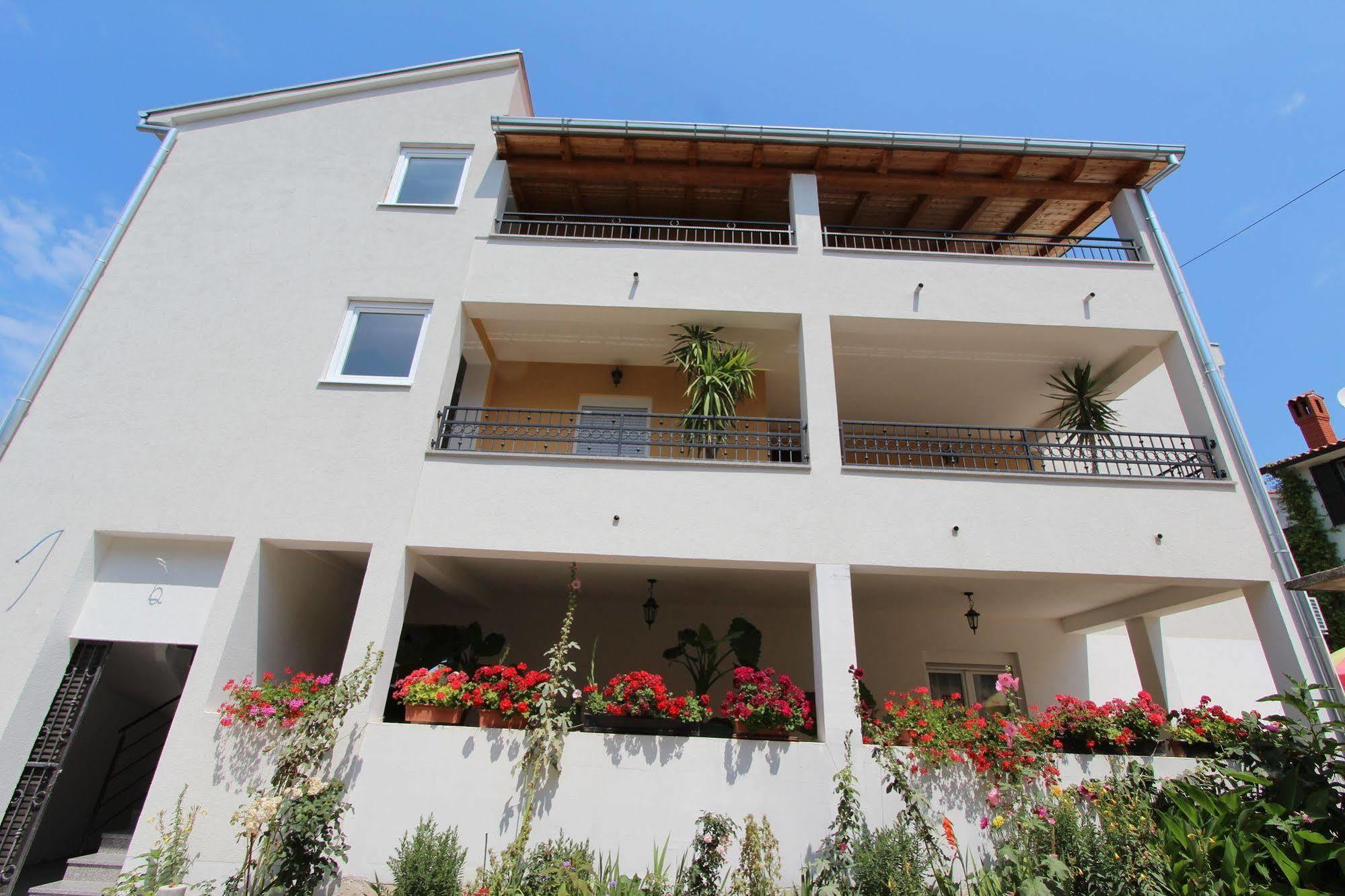 Rooms And Apartments Sally Rovinj Eksteriør bilde